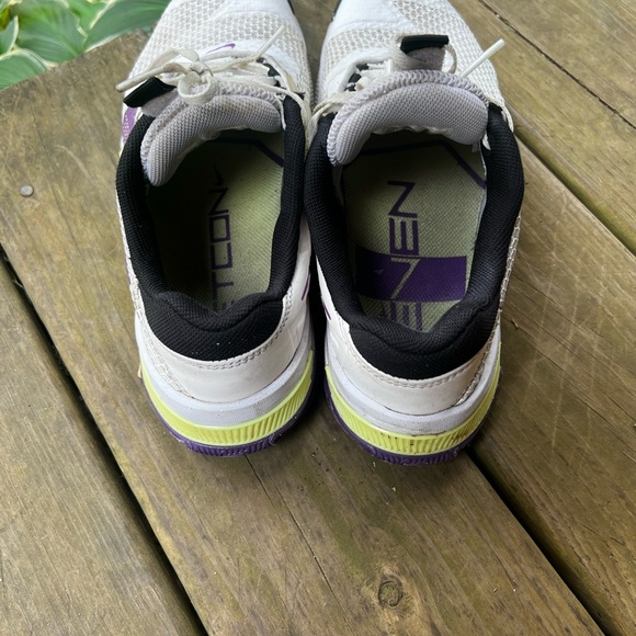 Nike Metcons - Picture 2 of 4